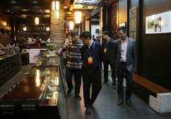 柯橋區(qū)政協(xié)主席孟柏干帶領(lǐng)區(qū)政協(xié)主席會議全體成員來公司調(diào)研