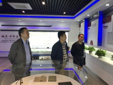 區(qū)總工會(huì)主席喻光耀到景岳堂藥業(yè)參觀考察